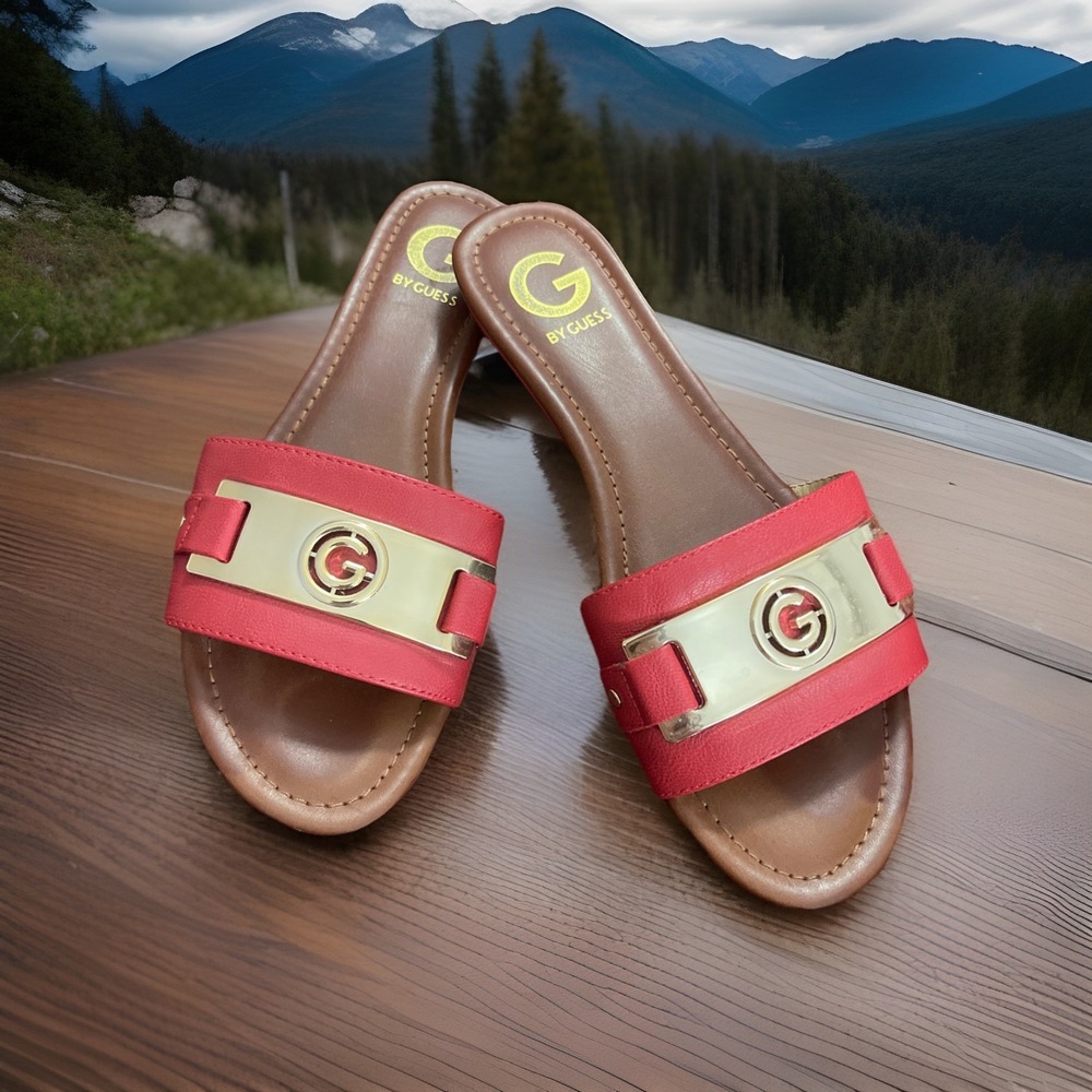 G By Guess GG Jeena 2 Women Sz 8 M Red With Gold Signature Plate Sandals‎ Slides